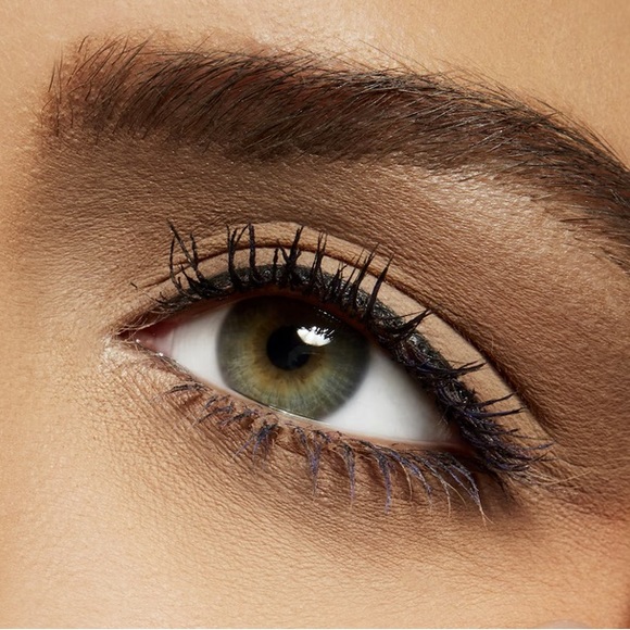 COPY - MAC - EYE SHADOW.                         TRAVEL EXCLUSIVE MEGA OMEGA - Picture 6 of 6